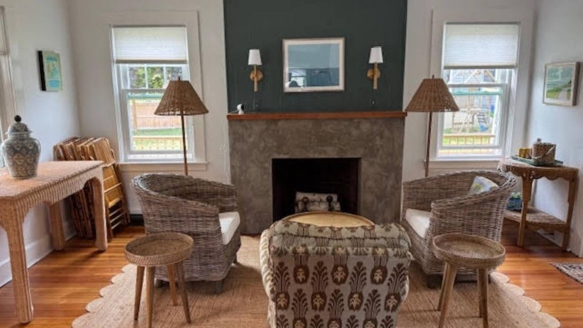 Dartmouth House | The Bungalow! Charming 2-bedroom house in South Dartmouth with AC