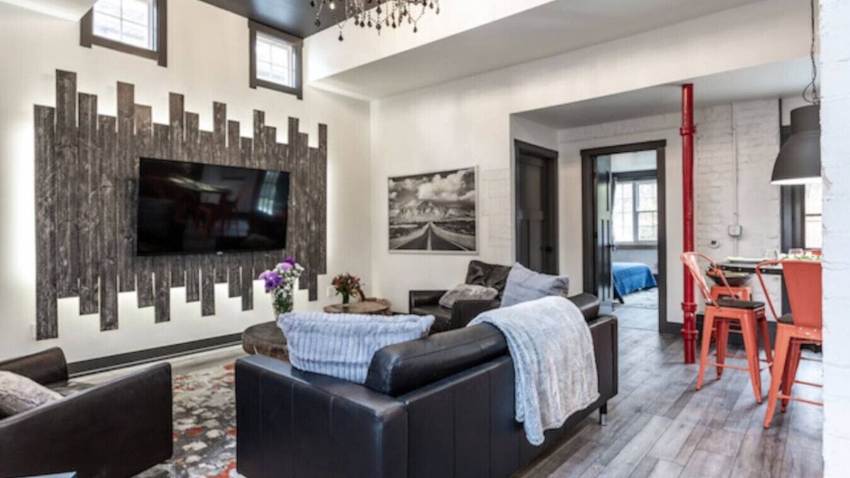 Indianapolis House | The Bungalow @Keystone Chic 2BR/3BED/2.5BA Getaway