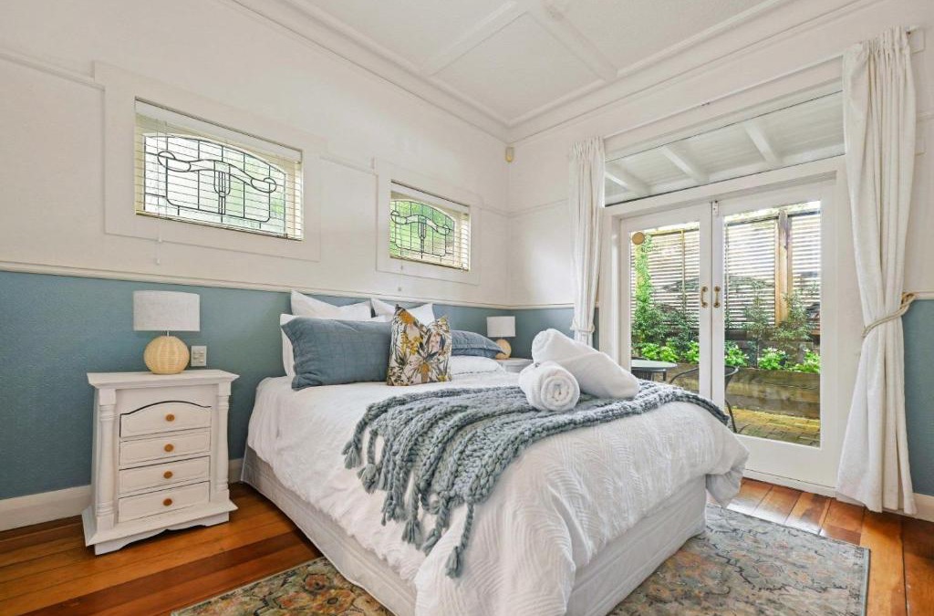 Hamilton Lake House | The Bungalow