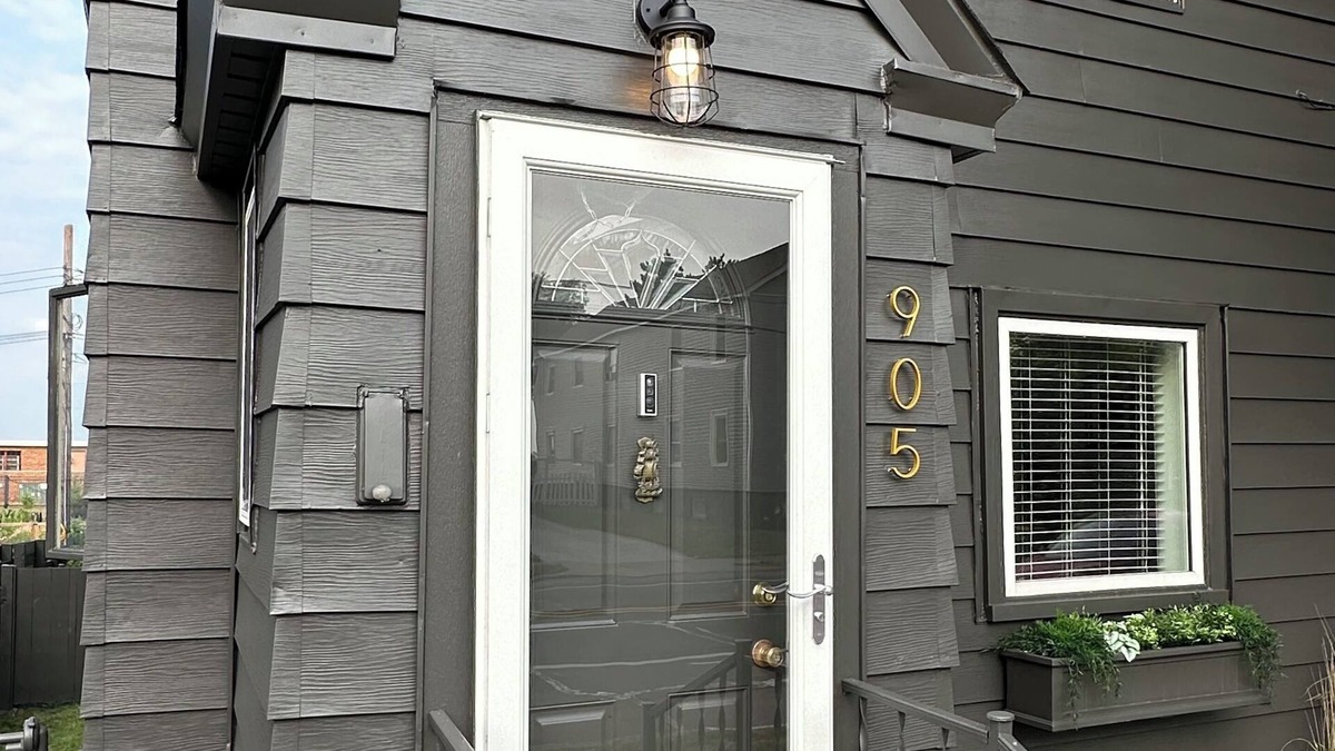 Park Point House | The Bunk House - Park Point Cottage - Stones Throw from the Beach and Canal Park