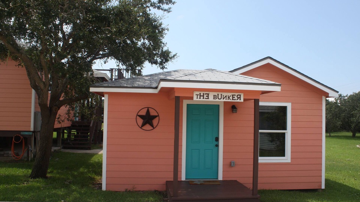 Port O Connor Cabin | THE BUNKER-PERFECT FOR THE SPORTSMAN