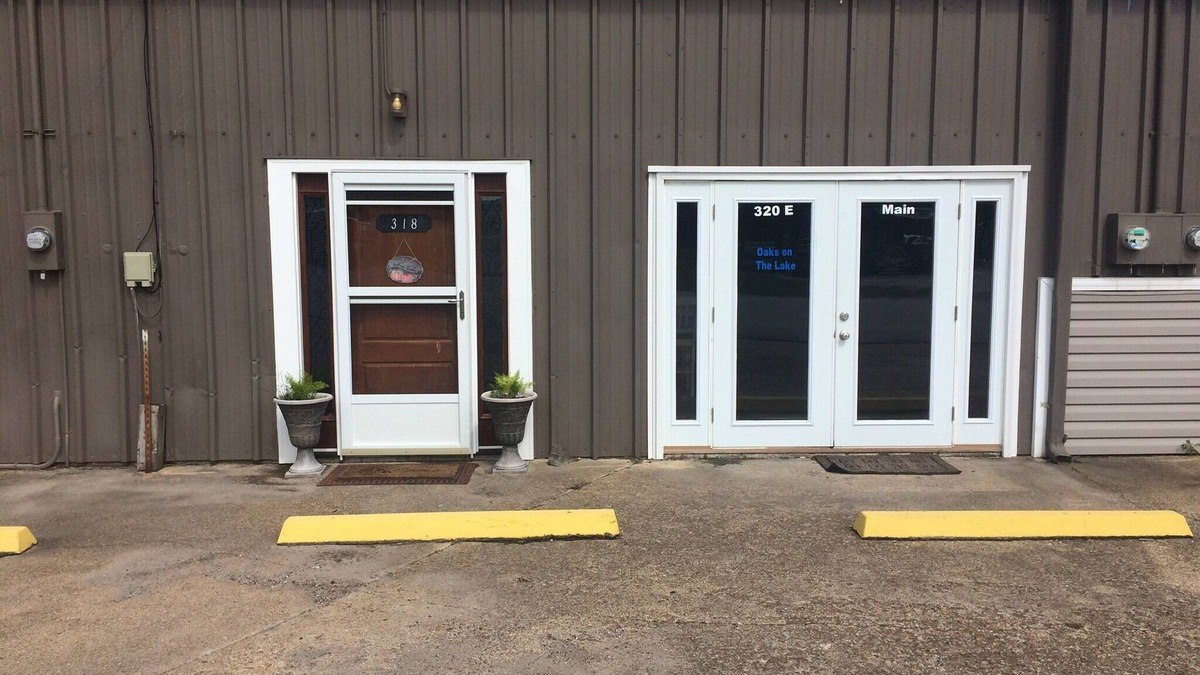 Warsaw House | The Bunkhouse 318 E. Main St. Warsaw, Mo.