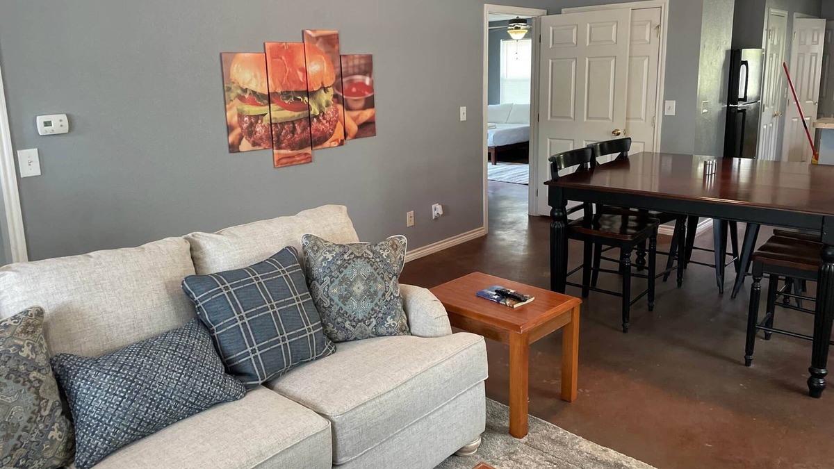 Stephenville House | The Burger and Frey Street House