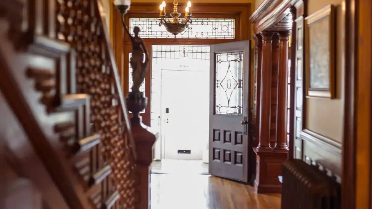 Owen Sound House | The Butchart Estate: heritage mansion by Georgian Bay