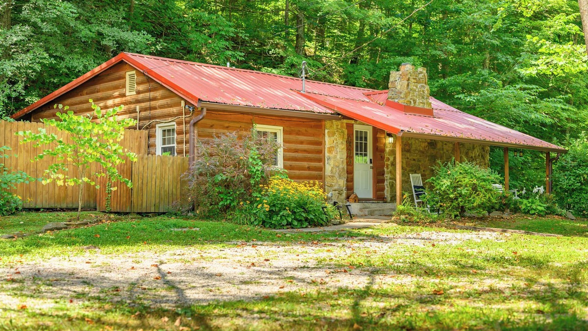 Gnaw Bone Cabin | The Butterstone Cottage - Hot Tub, Bumper Pool, Fire Pit