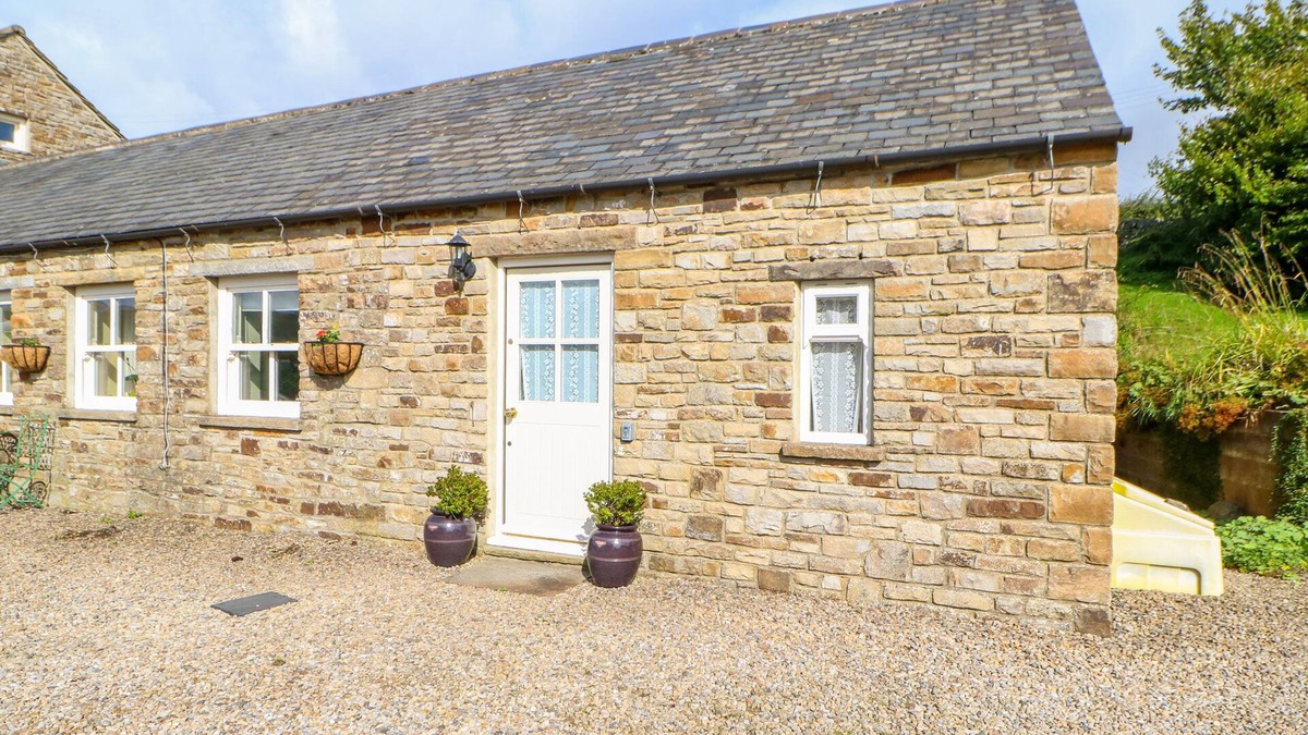 Lanehead Cottage | THE BYRE AT HIGH WATCH, with open fire in Wearhead