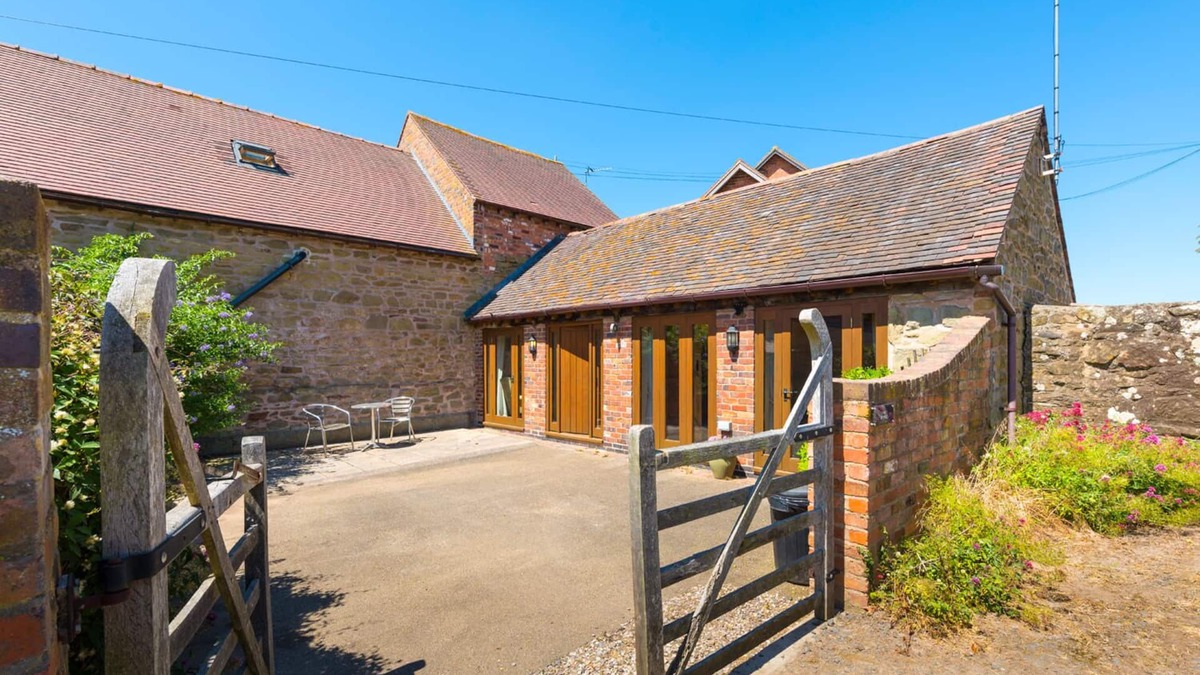 Billingsley Cottage | THE BYRE, character holiday cottage, with a garden in Billingsley