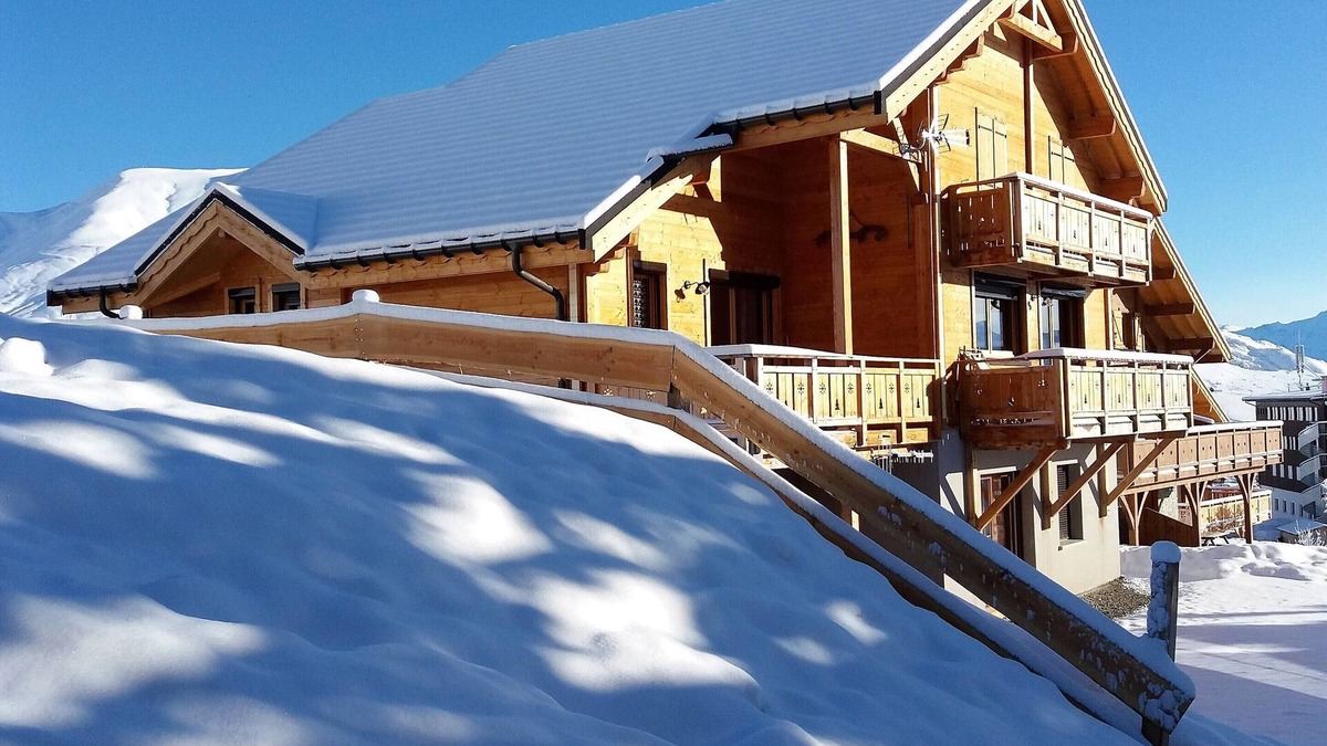 La Toussuire Ski Chalet | THE CHALET KRISSYANN - 100M SKIING - SOUTH FACING - 14 PEOPLE - 140 M2