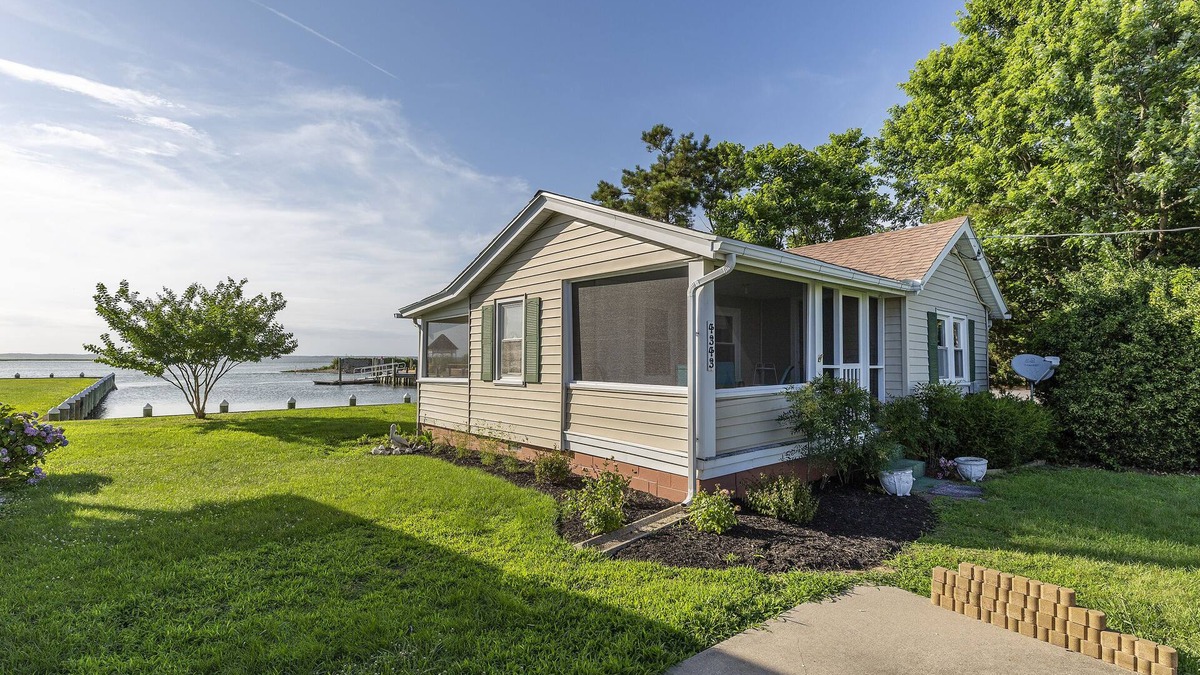 Chincoteague House | The C-Ray Cottage is a one-of-a-kind Chincoteague Vacation Experience.