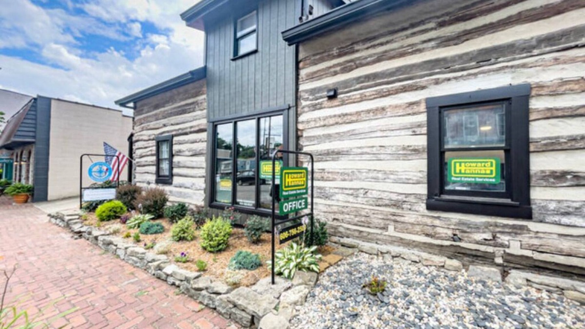 Augusta Cabin | The Cabin at 114 Main Street