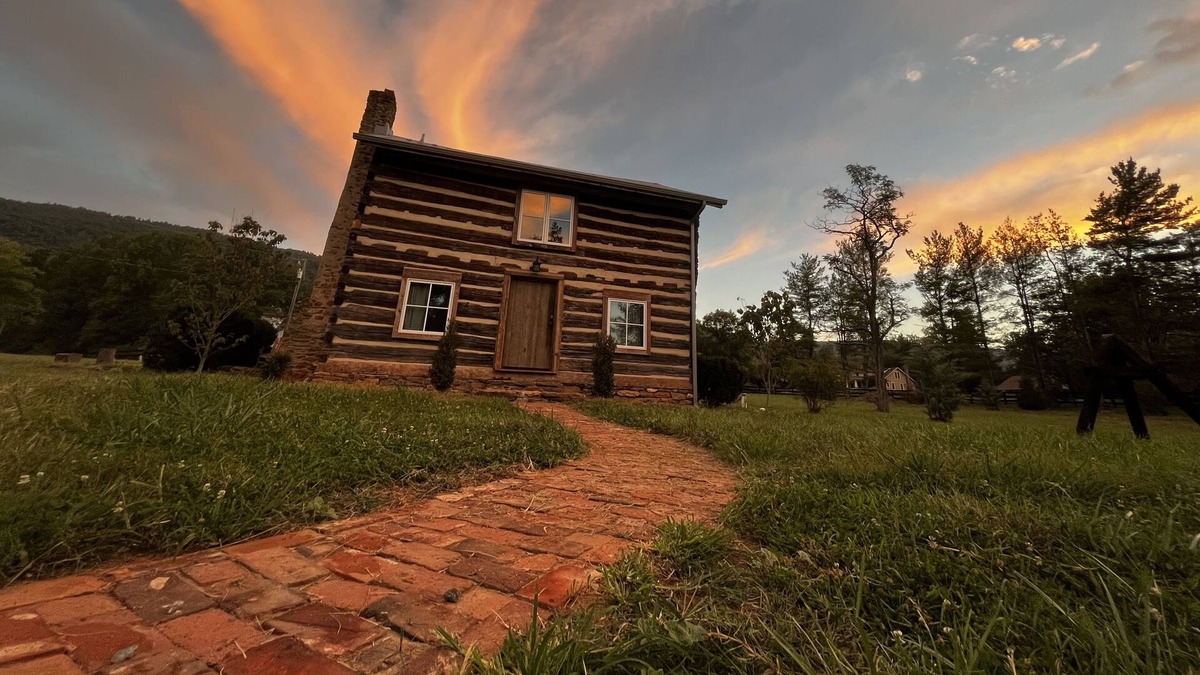 Afton Cabin | The Cabin at Clonmel: Historic Blue Ridge Mountain getaway, conveniently located