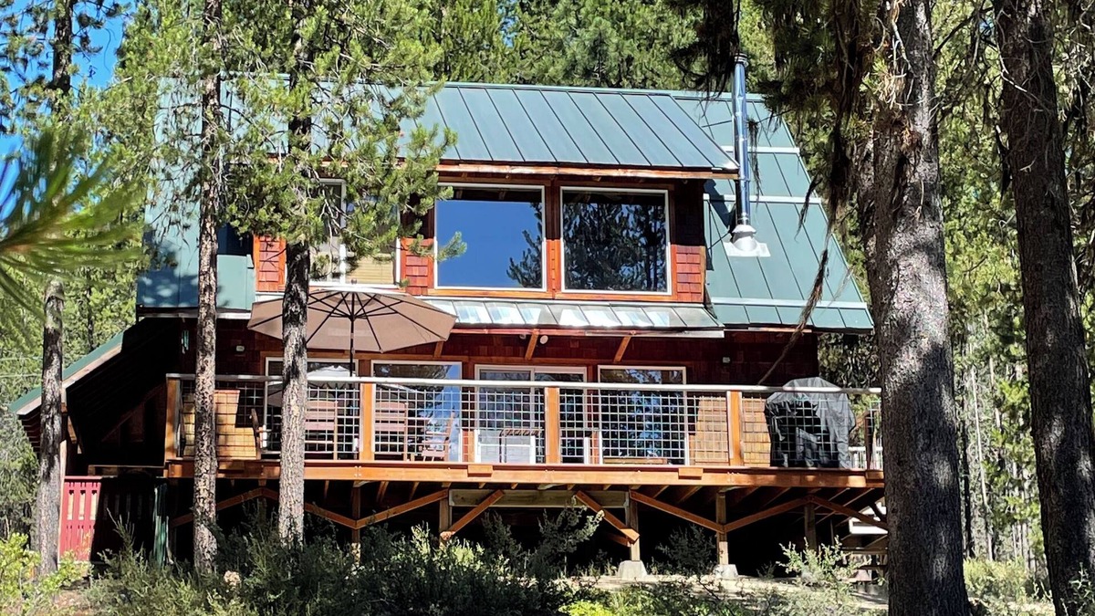 Crescent Cabin | The Cabin at Crescent Creek.nnBest of the Central Oregon area at Crescent Lake!