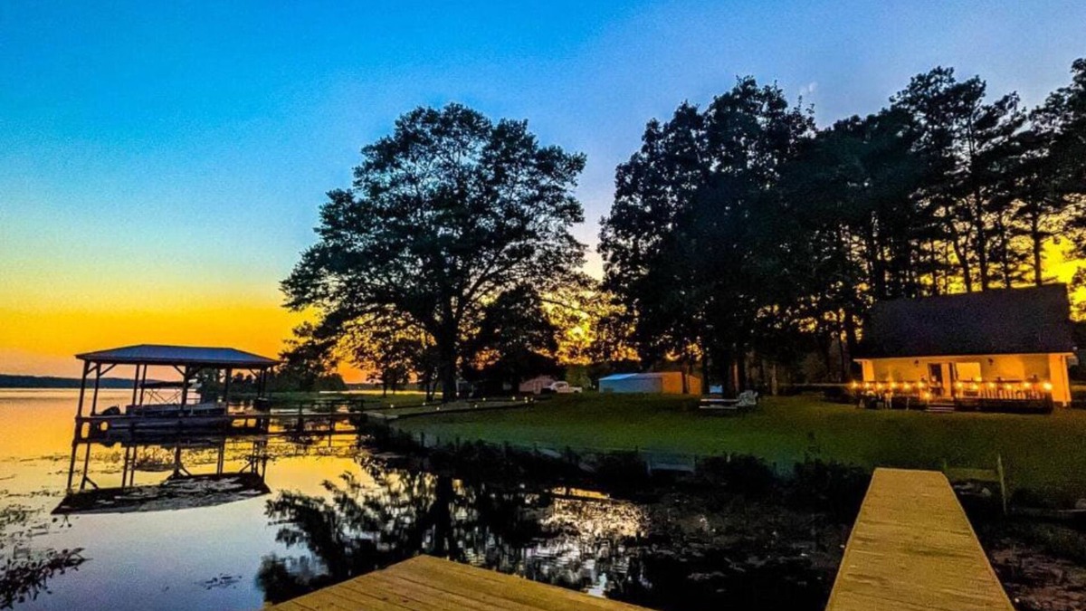 Shelby House | The Cabin at Downs Point - live life like a local !