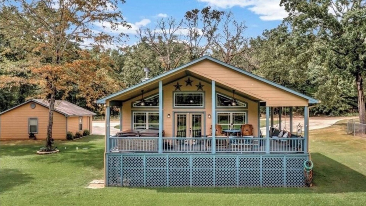 Flint Cabin | The Cabin at Neely’s Point - Lake Palestine
