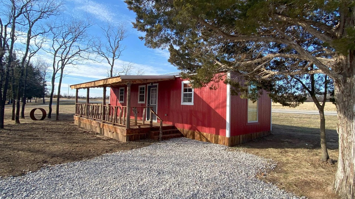 Clinton House | The Cabin by Bucksaw Marina, Truman Lake