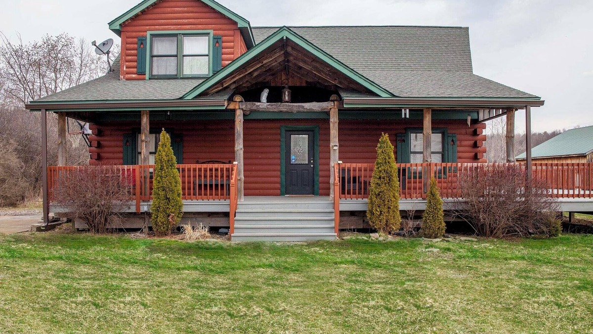 Hammondsport Cabin | The Cabin located in the Finger Lakes Region is central to Watkins Glen, Penn Yan and Hammondsport