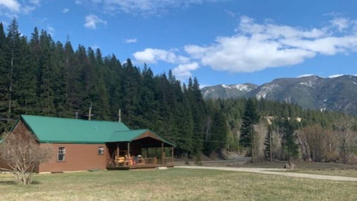 Troy House | THE CABIN on Lake Creek River