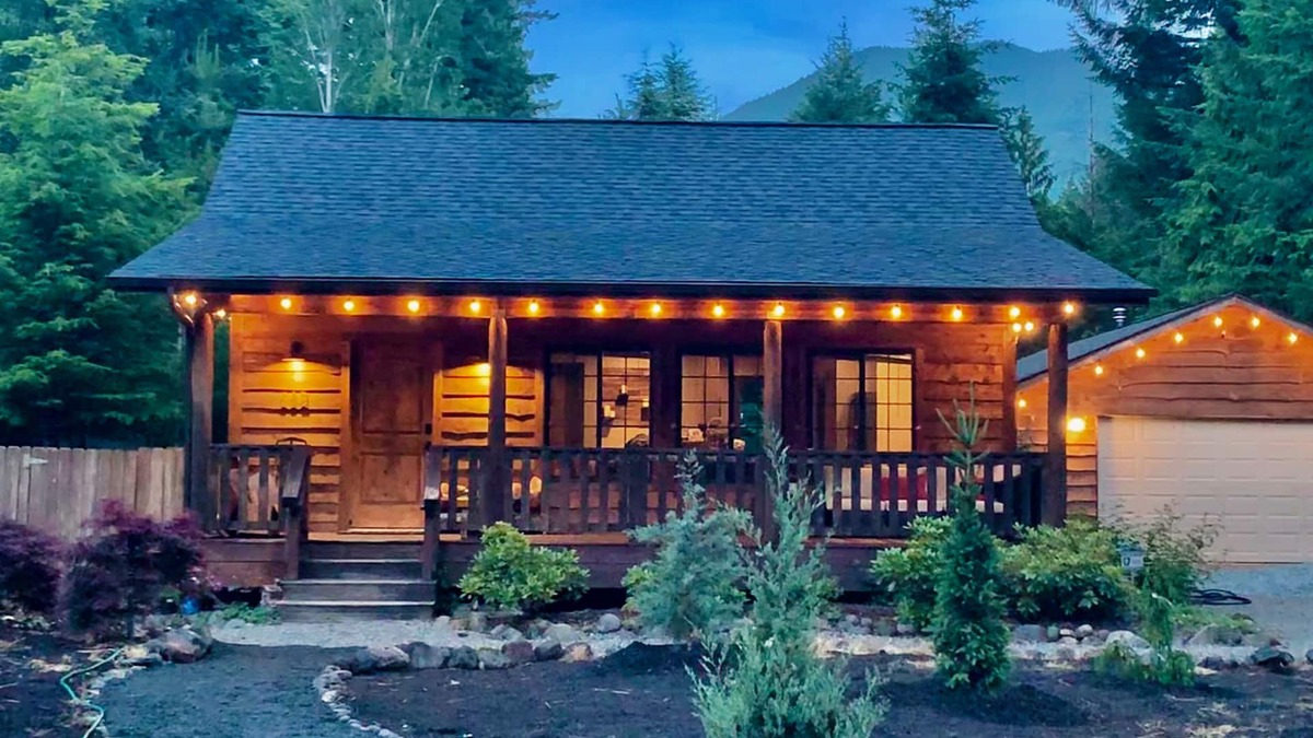 Packwood Cabin | THE CABIN Packwood. Cozy cabin at end of High Valley W/optional guest unit