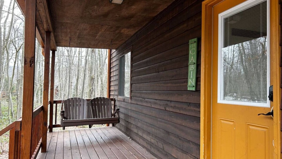 Alpine Lake Apartment | The Cabin Pet-Friendly, Short Walk to the Beach w/AC
