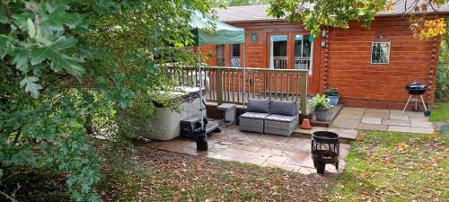 Maidstone House | The Cabin with Hot Tub