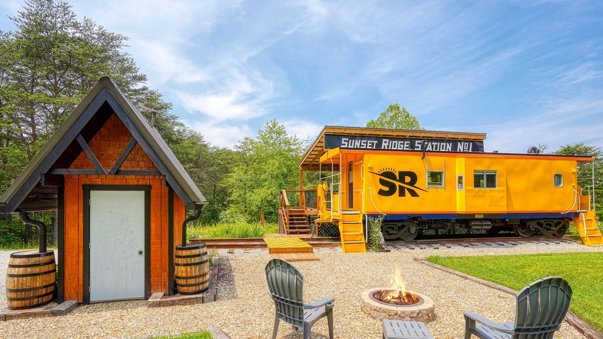 Logan Apartment | The Caboose at SR Station No. 1 | Hocking Hills
