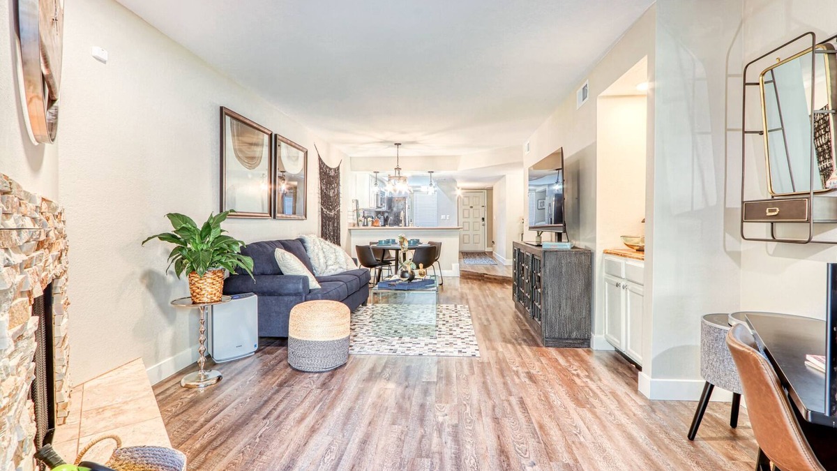McCormick Ranch Apartment | The Cacti Crashpad~Epicenter of fun|2 Heated Pools
