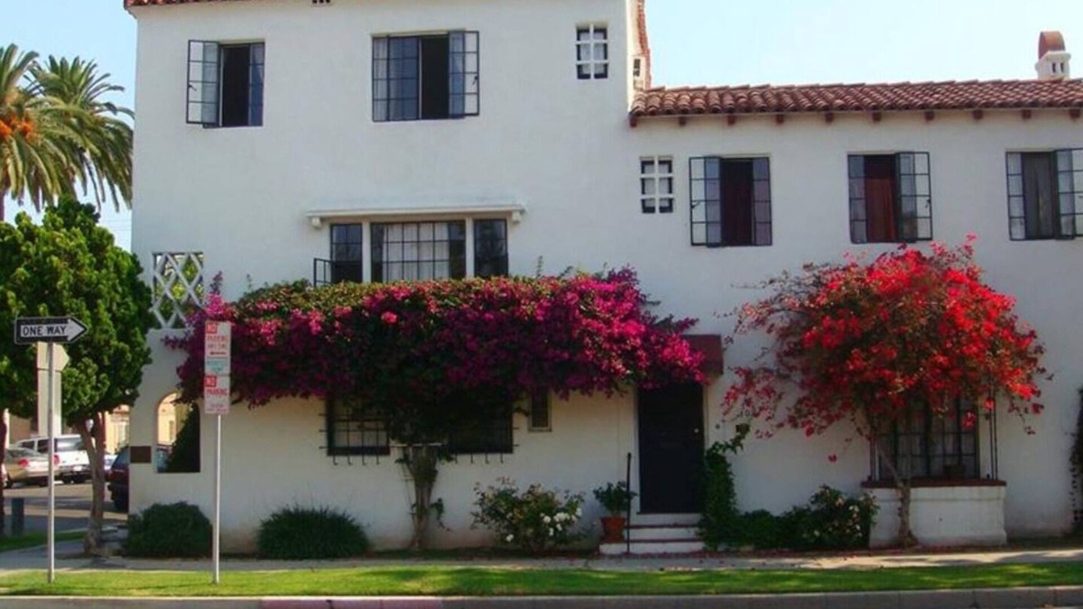 Alamitos Beach House | The California Mission