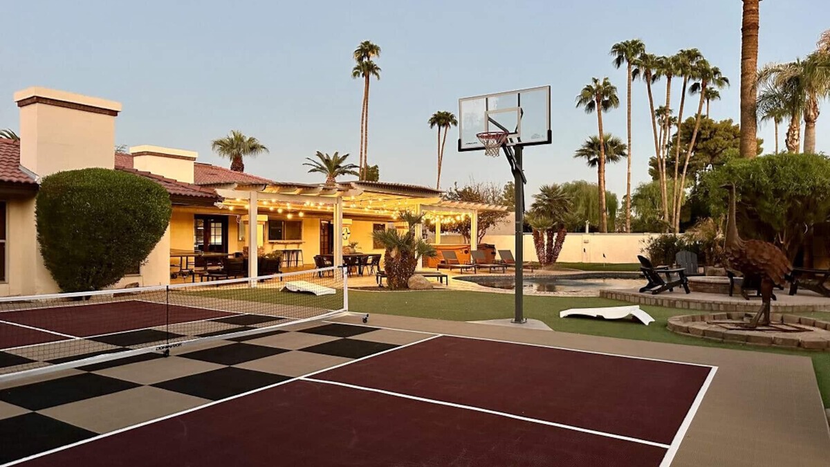 Tempe House | The Callahan☼Sports Bar+Pool+Gym+HotTub+Bball!