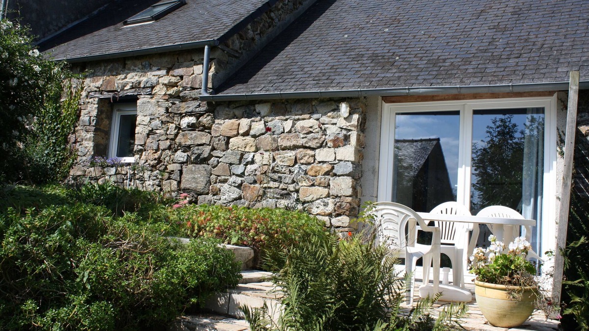 Dirinon House | The calm of the countryside near the sea-PROMS/e/March to June &Sept to Dec