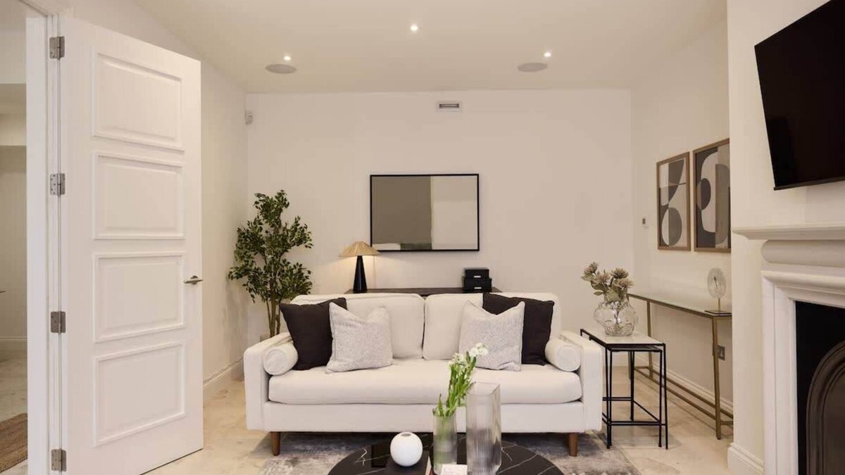 Cantelowes Apartment | The Camden Park Place - Lovely 4 Bdr Flat with