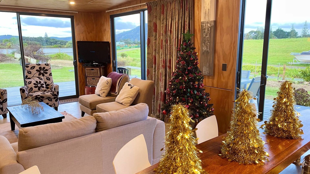 Pukenui Cabin | The Camel at Araiawai Lodge, Pukenui. Modern & S/C open-plan, sleeps 2-6,