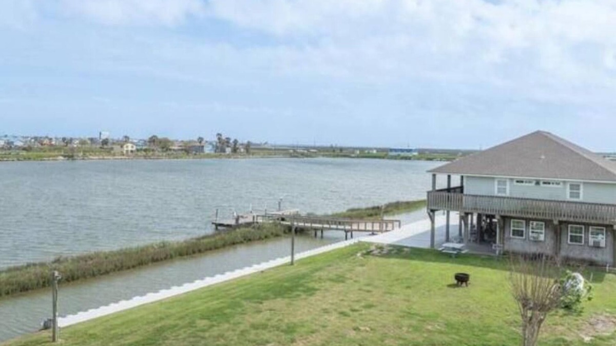 Hitchcock House | The Camp House on Saltwater Lake