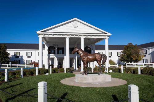 Lexington Hotel | The Campbell House Lexington, Curio Collection by Hilton