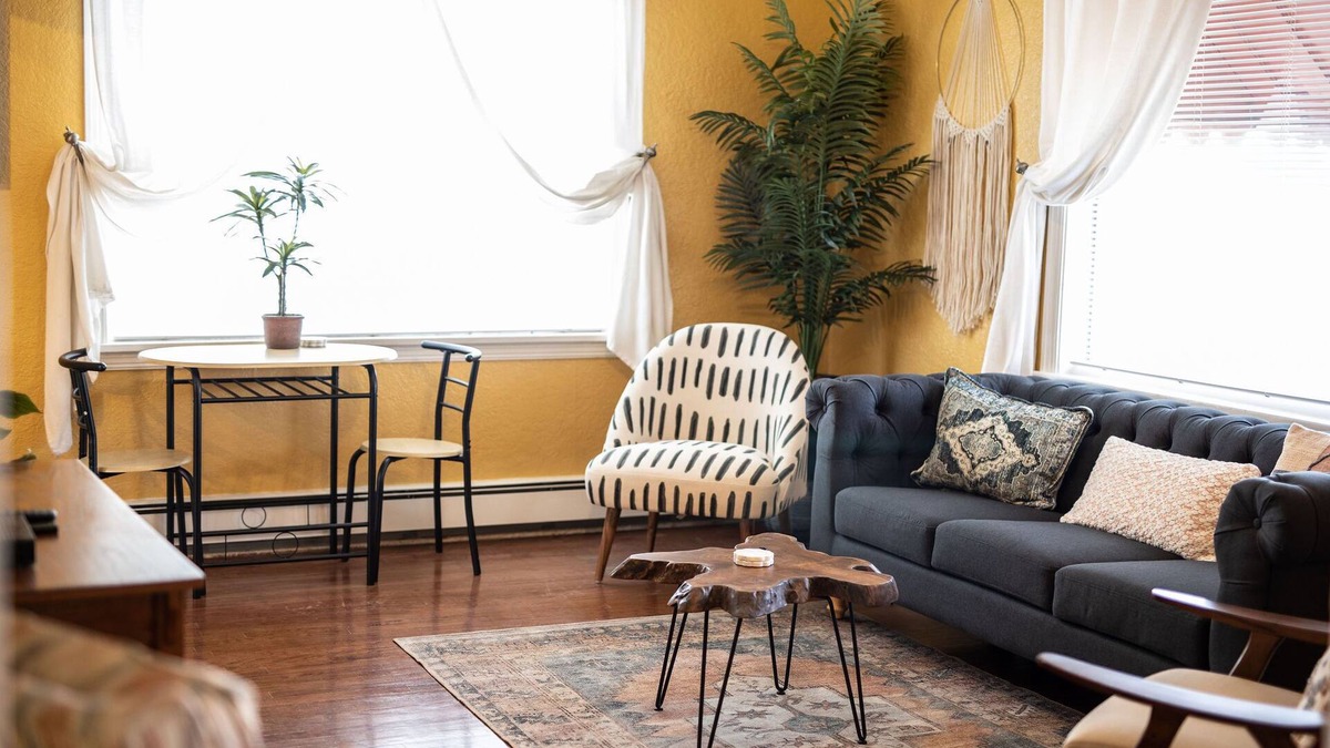 Alamosa Cottage | The Campus Cottage-Charming Bohemian located 1/2 block from ASU! STR#2983