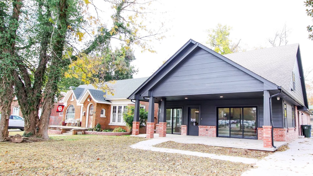 Norman House | The Campus Cottage on Elm is the ideal University of Oklahoma gameday residence