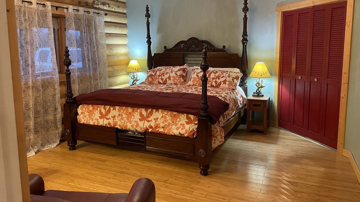 Bruno Cabin | The Canada Goose Lodge . Cozy up by the fire in this secluded Log Lodge.