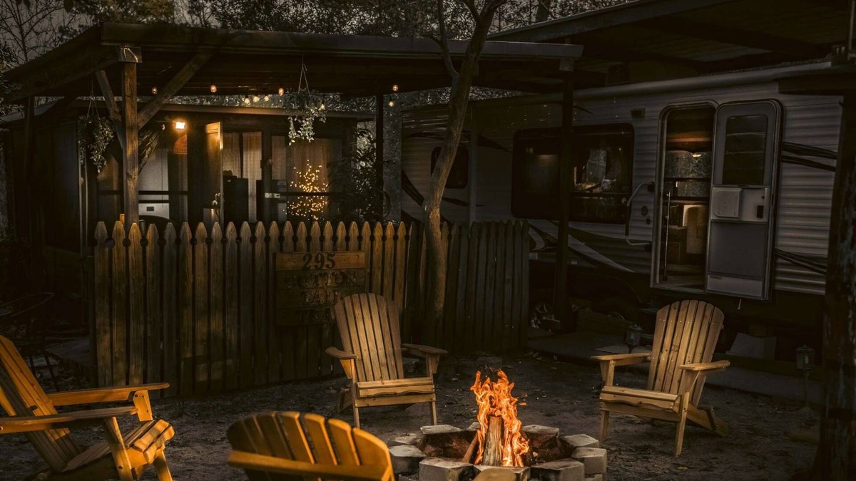 Flint House | The Canaina in Tyler