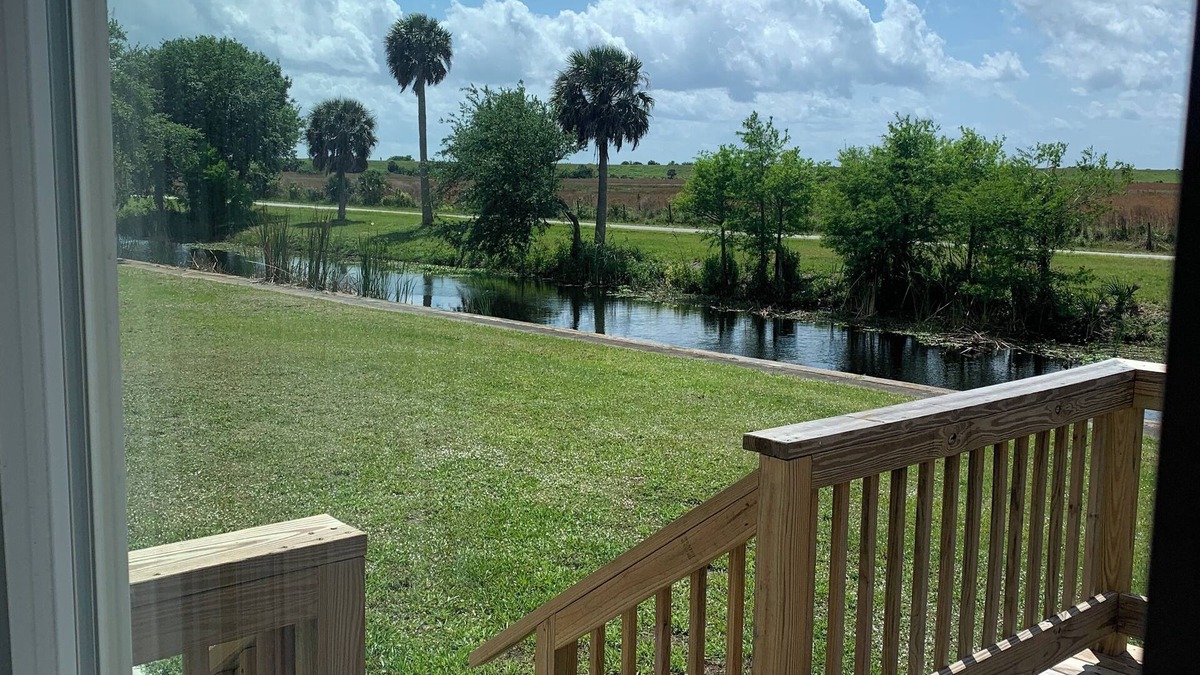 Buckhead Ridge House | The Canal House Charming 2-bedroom house with AC, WiFi in fabulous Okeechobee