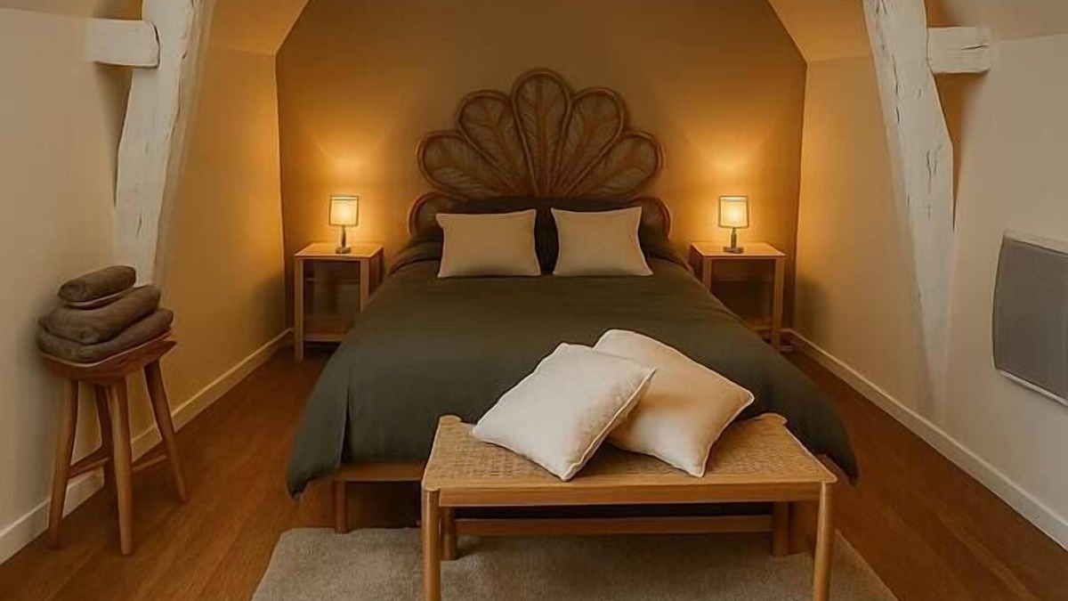 Champforgeuil House | The canal house