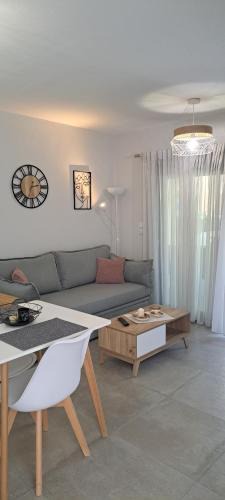 Paralia Ofryniou Apartment | The Candy House