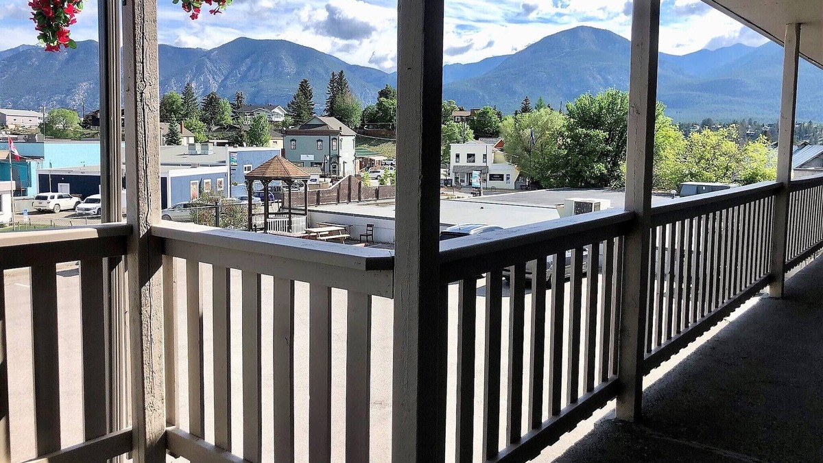 East Kootenay Hotel | The Canterbury Inn of Downtown Invermere