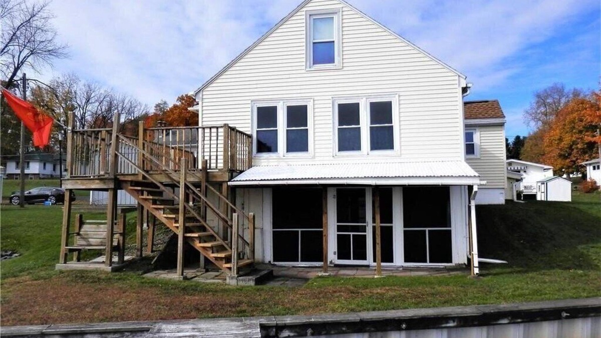 Seneca Falls House | The Cape: Waterfront Home on Cayuga Lake