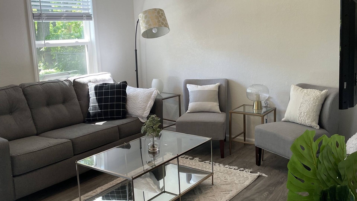 Downtown Des Moines House | The Capitol House-East Village/Downtown, King Bed