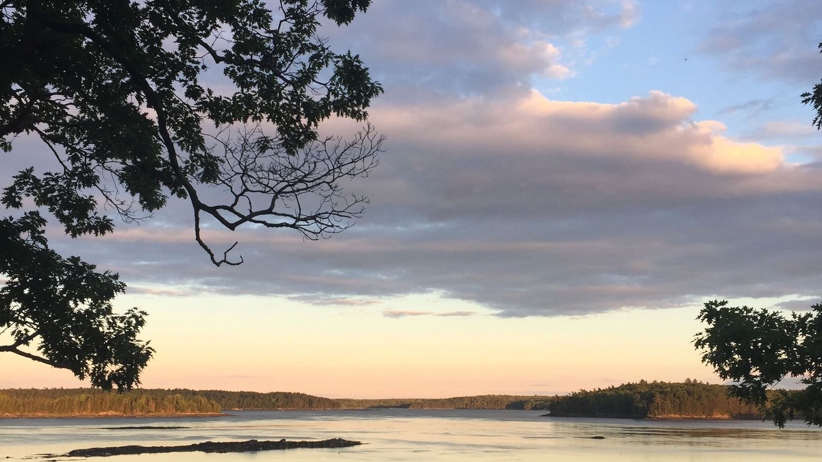 Penobscot Cottage | The Captain's Cottage is nestled near the shore of the tidal Bagaduce River.