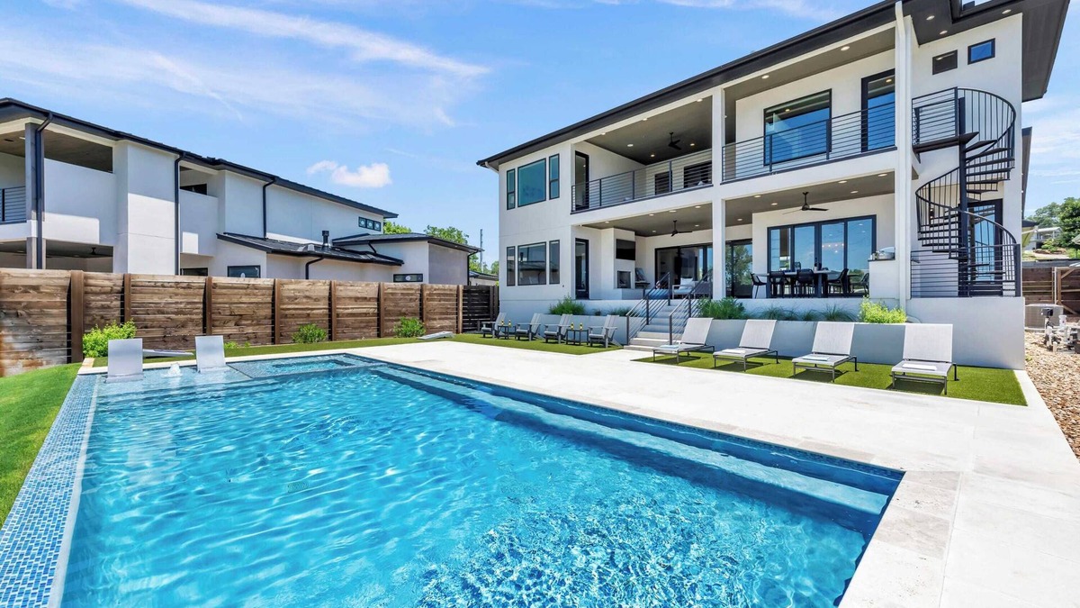 Horseshoe Bay House | The Captain's Cove at 110 | Concierge Services