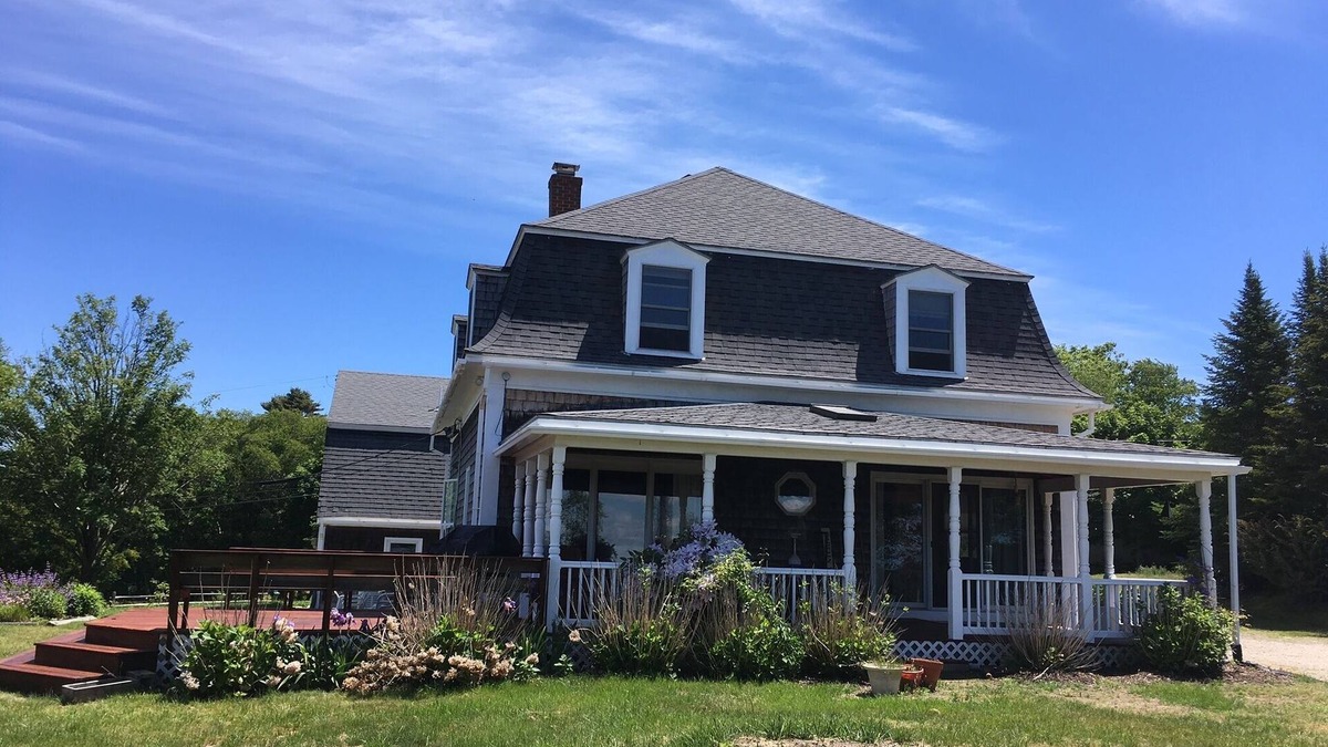 Mid-Coast and Islands House | The Captain York House