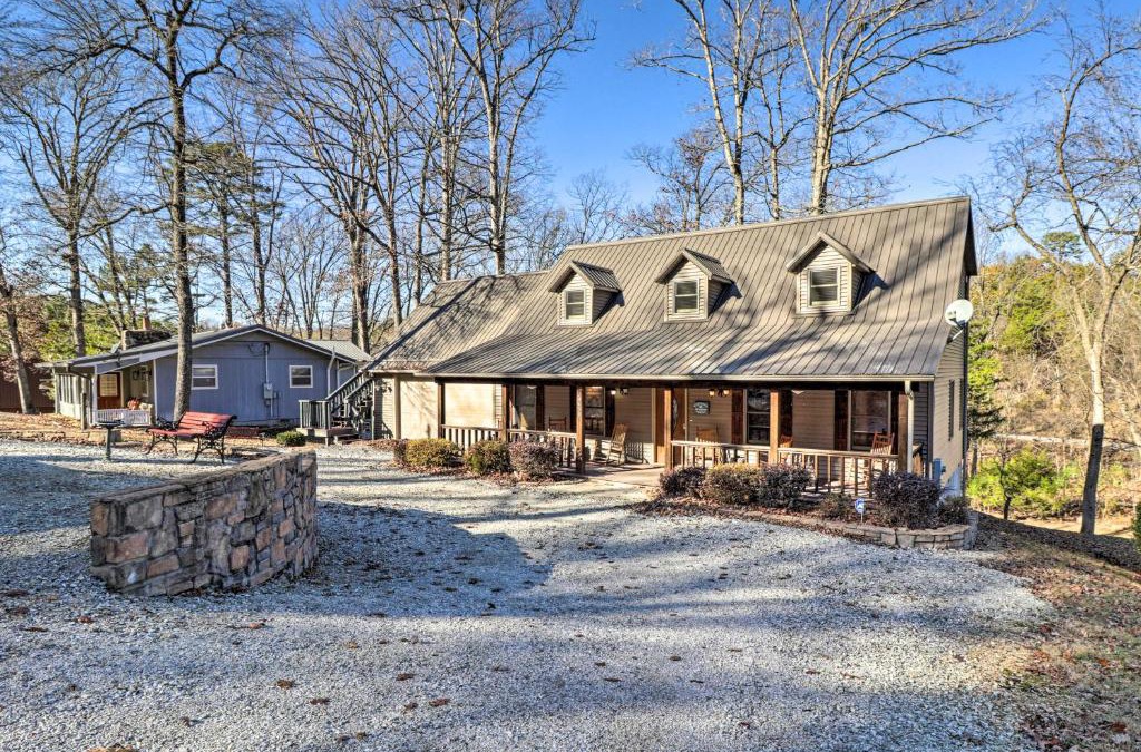 Rogers House | The Captains Quarters in Rogers with Covered Porch!
