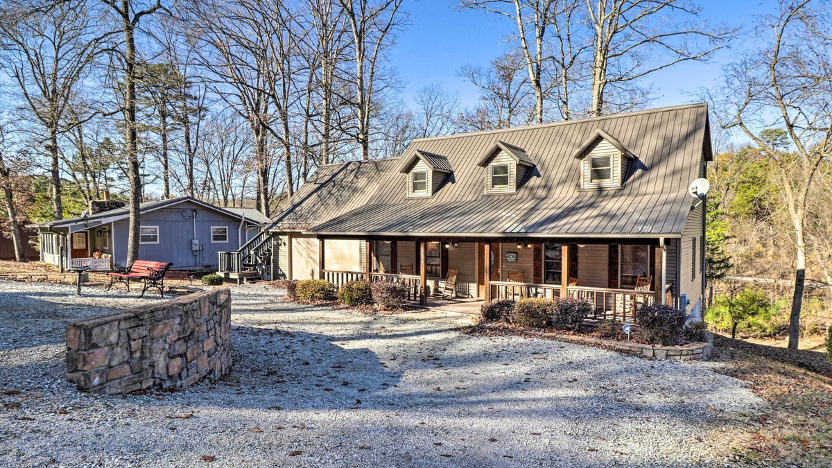 Rogers House | The Captains Quarters in Rogers w/Covered Porch!