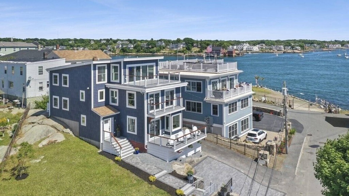 Gloucester Villa | The Captain’s Villa Beachfront House With Access To Pavilion's Beach