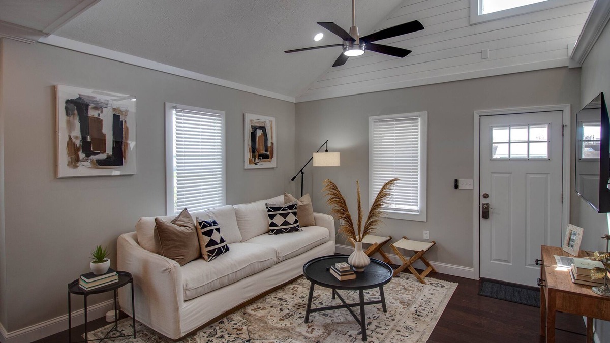Carlinville House | The Carlinville Cottage